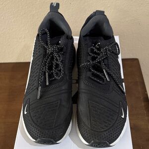 Nike Air Max 270 SE Black and White